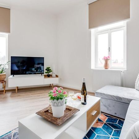 Modern, Bright And Spacious Apartment Prag Exterior foto