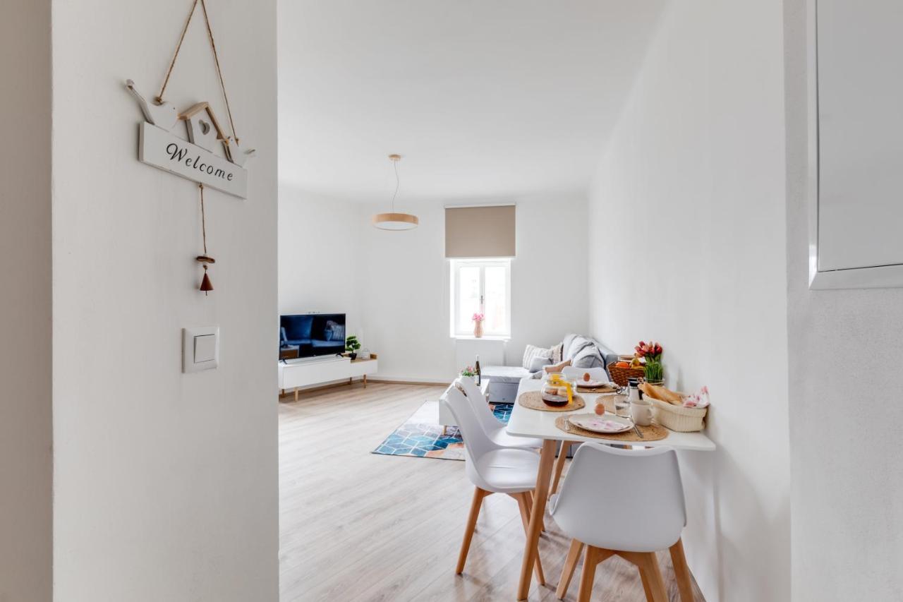 Modern, Bright And Spacious Apartment Prag Exterior foto