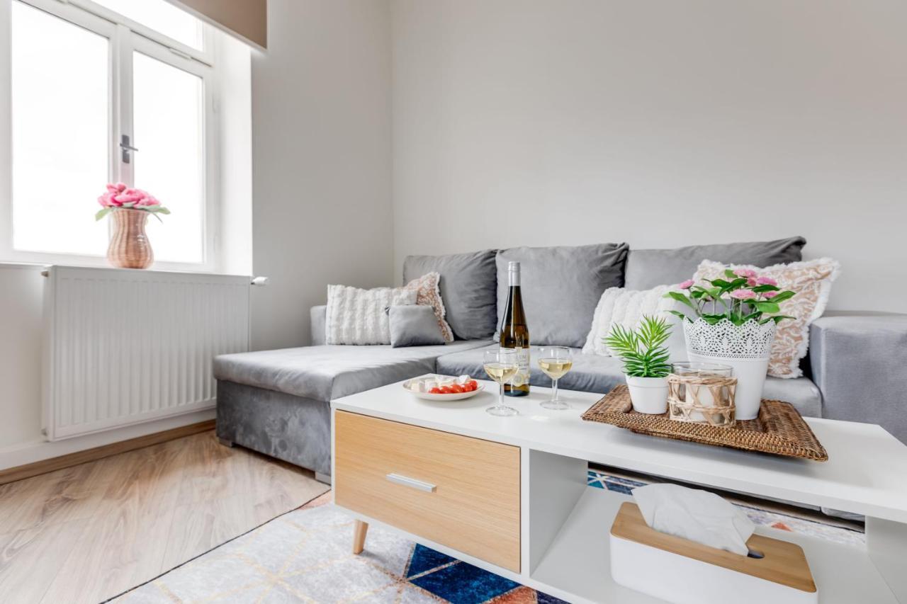 Modern, Bright And Spacious Apartment Prag Exterior foto