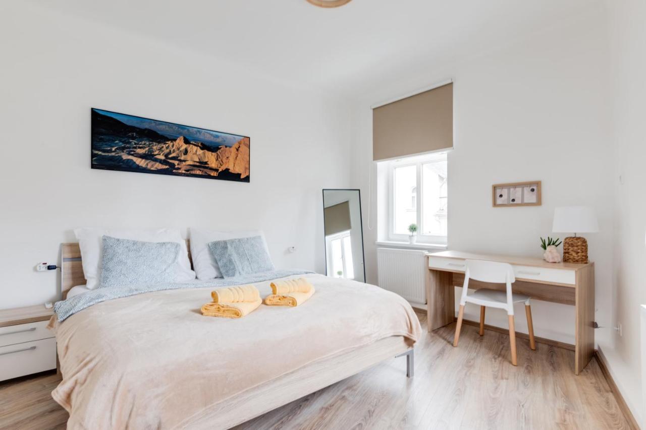 Modern, Bright And Spacious Apartment Prag Exterior foto