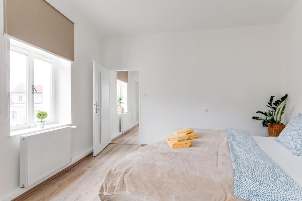 Modern, Bright And Spacious Apartment Prag Exterior foto